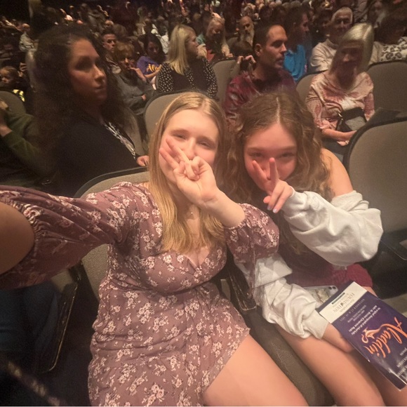 Meet your Posher, Belise - Picture 1 of 2